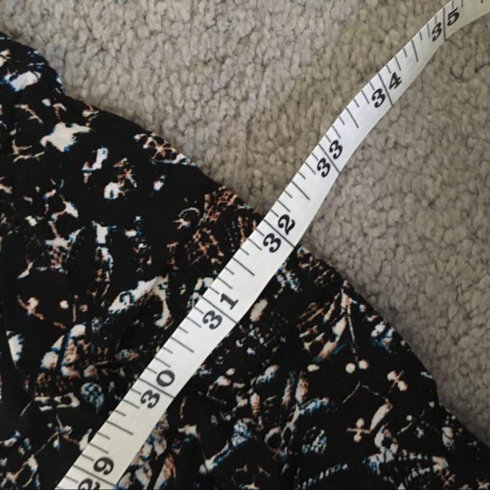 Lightweight Patterned Keyhole Shift Dress - Picture 8 of 8